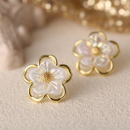 Aretes de Flor Blanco con Dorado